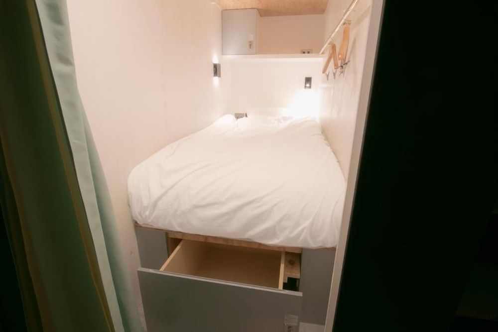 hotel-room-image