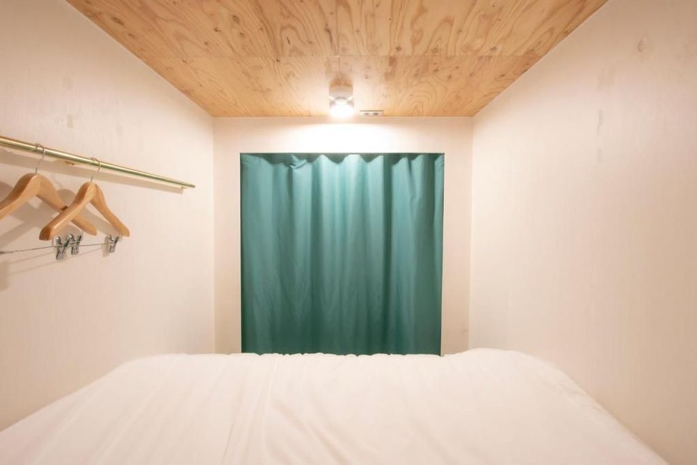 hotel-room-image
