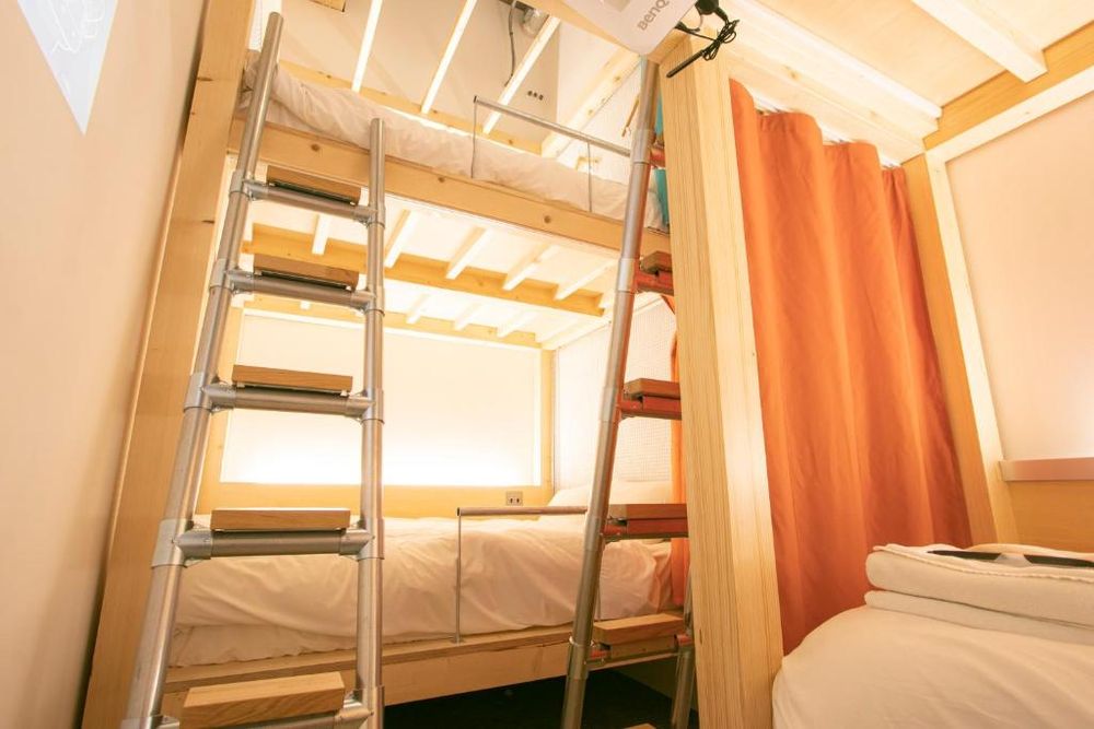 hotel-room-image