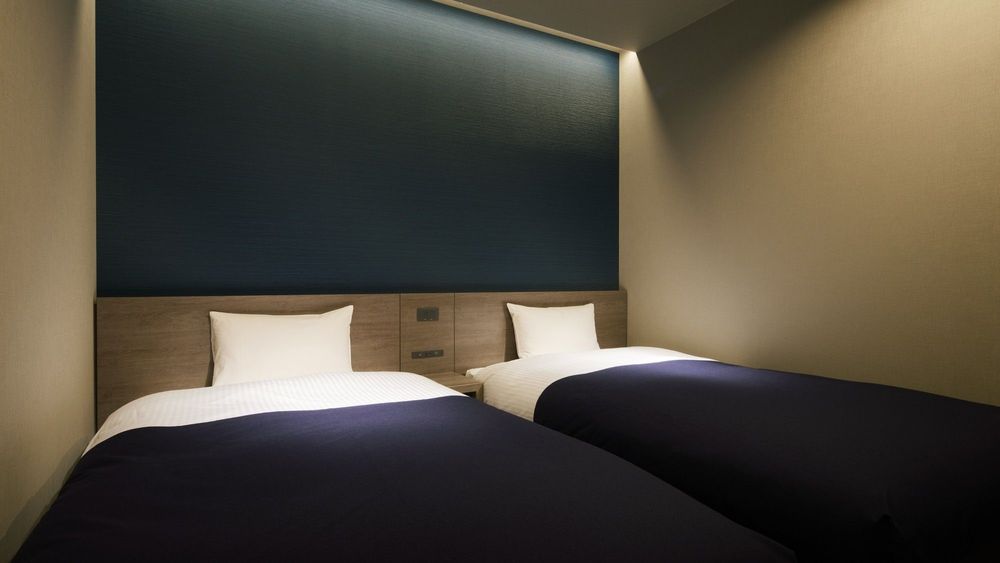 hotel-room-image