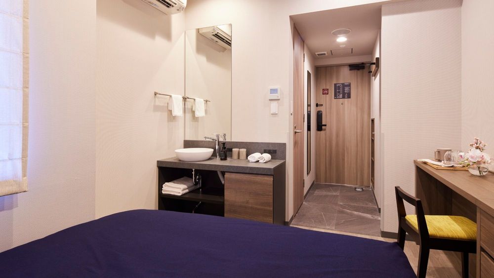 hotel-room-image