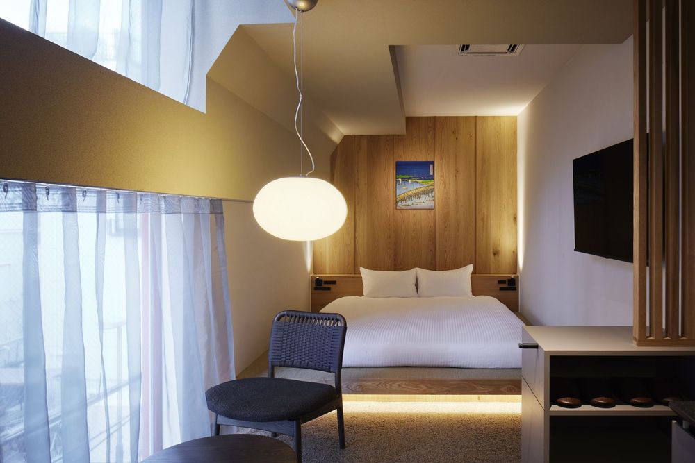 room hero