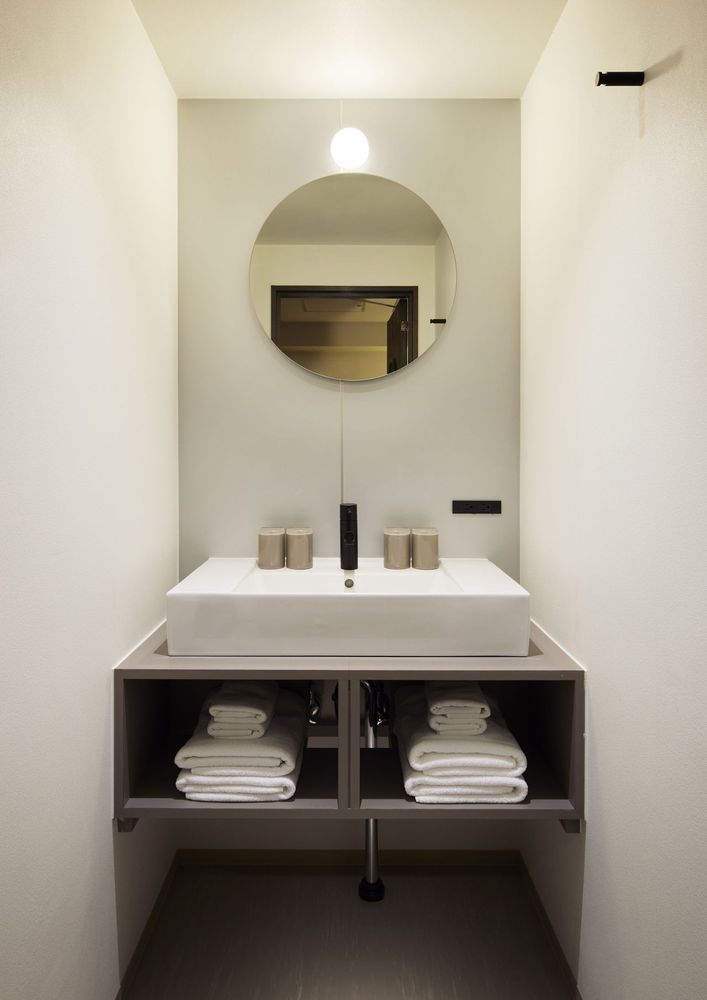hotel-room-image