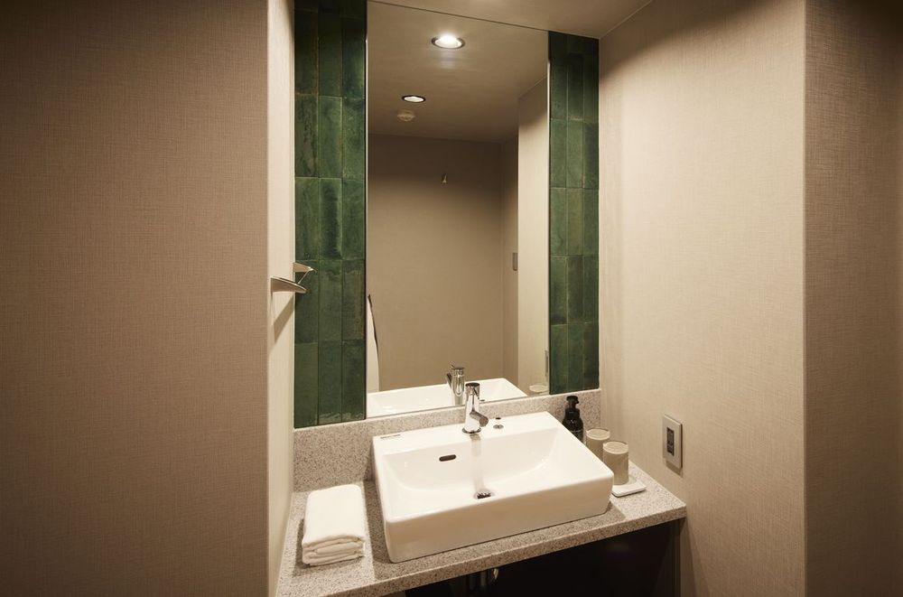hotel-room-image
