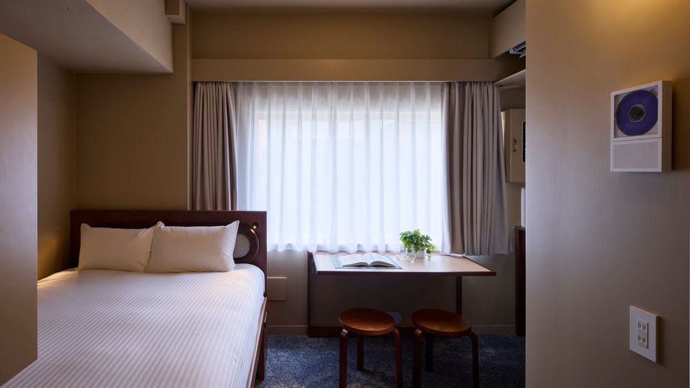 hotel-room-image
