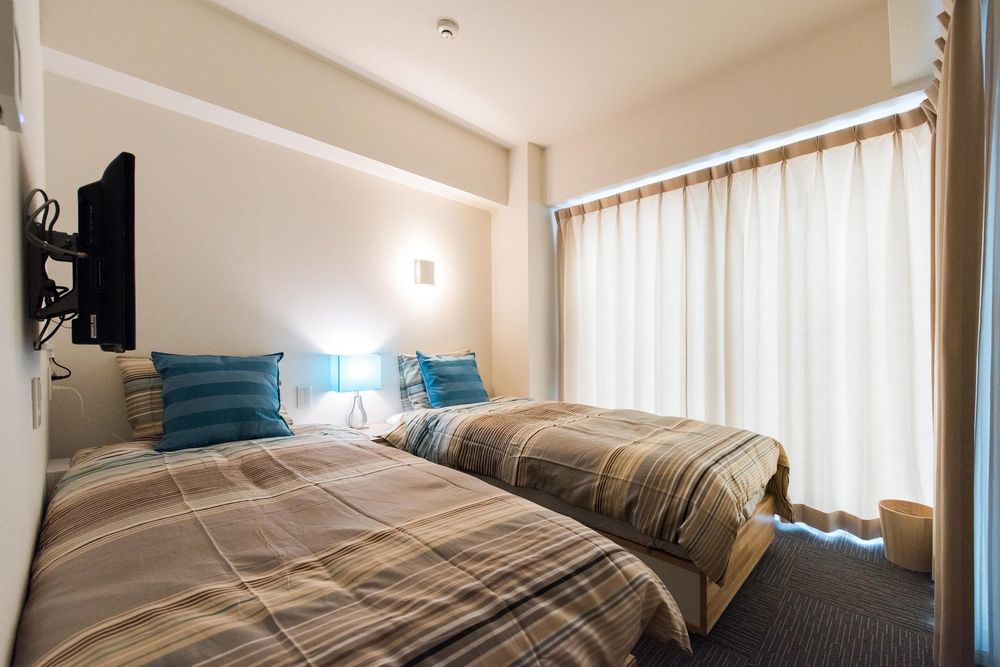 hotel-room-image