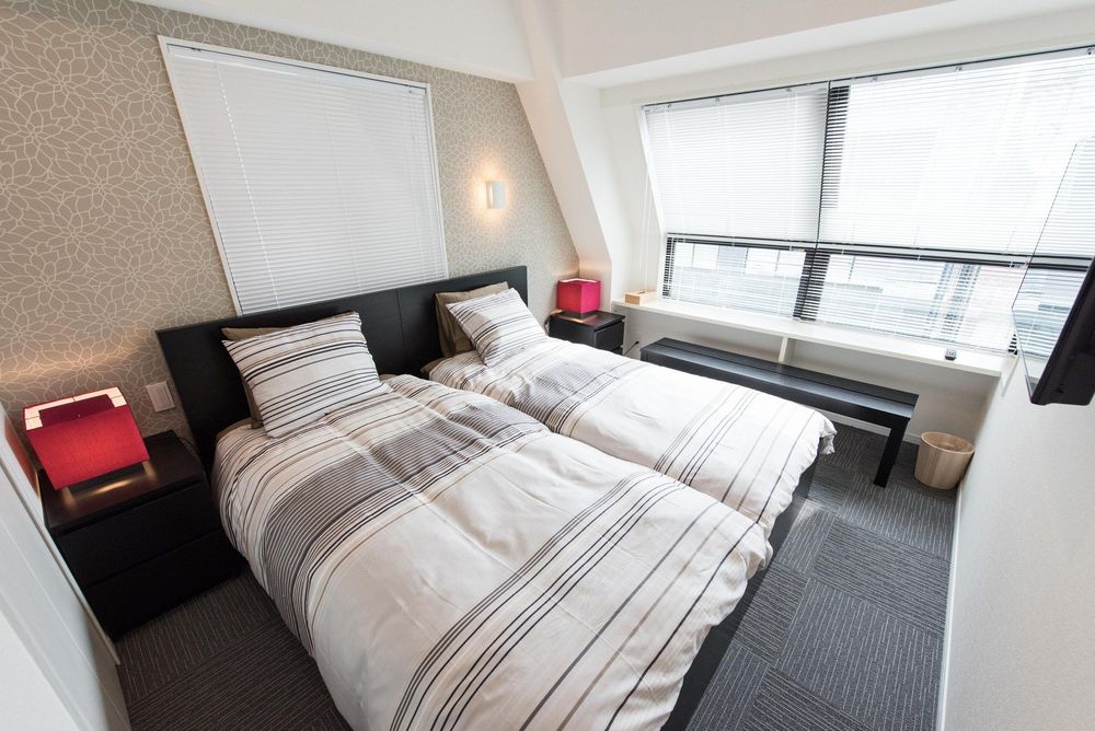 hotel-room-image
